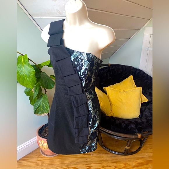 Jessica McClintock Dresses & Skirts - Jessica McClintock Formal Gown One Shoulder Lace Size 6 Bodycon